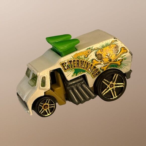 2004 Hot Wheels Cool One Exterminator Insectirides White Green Hot Rod Van - Picture 1 of 7